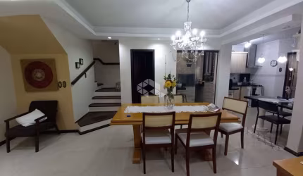AMPLA CASA COM 319m² BAIRRO MENINO DEUS EM PORTO ALEGRE