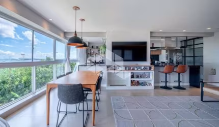 Apartamento Garden à venda com 3 dormitórios, 150m² e 2 vagas no bairro Cristal.