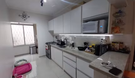 Apartamento de dois dormitórios com sacada no bairro Menino  Deus