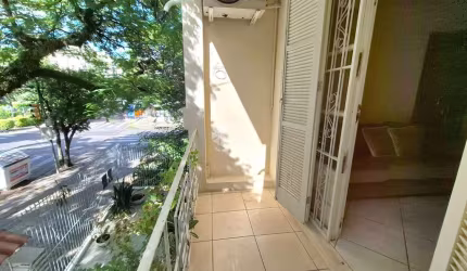 Excelente apartamento com três dormitórios e ampla sacada