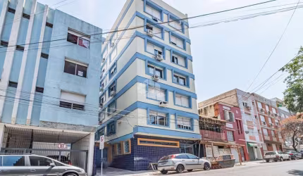 Apartamento para comprar no Centro Histórico com 3 quartos (1 suíte) com 86,83m