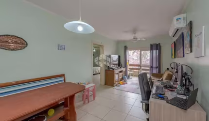 Apartamento a venda 2 dormitórios com dependência e uma vaga/box  de garagem no bairro Cristal.