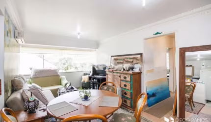 Apartamento 2 dormitórios/quartos, 2 vagas/box escrituradas no Jardim Botânico.