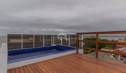 Cobertura de 3 suítes, 3 garagens , piscina , enfrente ao Guaíba