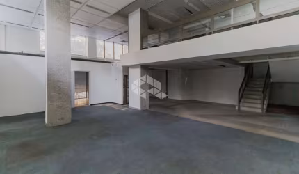 Loja, Mezanino, 2 salas, na Praça Mauricio Cardoso, com 575,48m2, Bairro M. de Vento, Porto Alegre