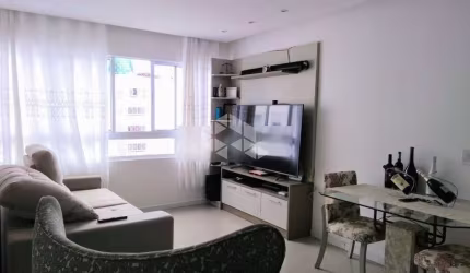 Ótimo apartamento de dois dormitórios, em frente a FAPA