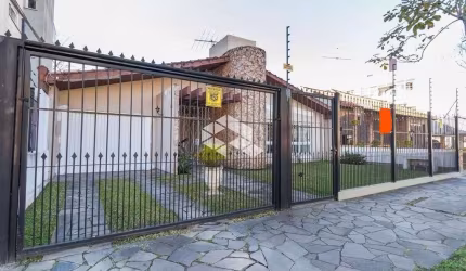 Casa de 03 Dormitórios, 01 suíte com hidromassagem
