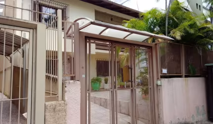 Casa 4 dormitórios em terreno de 8,80 X 39,50
