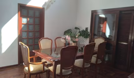 Excelente casa próximo a PUC.