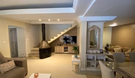 Vende-se Sobrado 5 Dormitório, 5 banheiros e 3 vagas, no bairro Jardim Floresta em Porto Alegre R$ 750.000,00