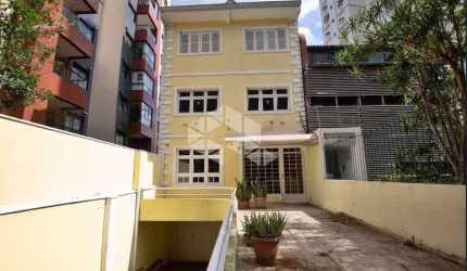 Casa com 3 Quartos e 4 banheiros à Venda, 258 m²