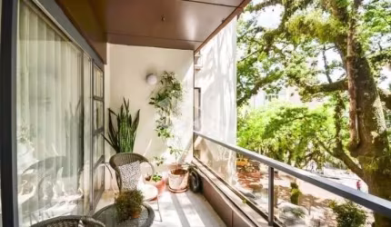 Vende-se Apartamento 3 Quartos, 2 banheiros, 1 suite , 1 Vaga - , 143 metros privativos no bairro Menino Deus, por R$ 750.000,00