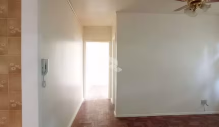 Apartamento em Porto Alegre no bairro Vila Ipiranga, 1 dormitório, com uma vaga de garagem rotativa,