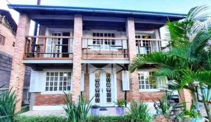 Casa com 4 quartos 3 suítes  no condomínio Cantegril