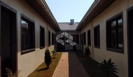 Casa nova composta por: 2 dormitórios.
