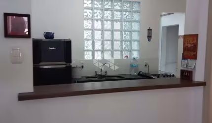 Apartamento com 2 quartos no bairro Petrópolis.