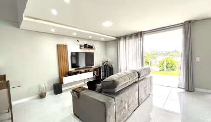 Casa 3 dormitórios, sendo 1 suíte, sala e cozinha integradas, lavabo, 2 vagas. ACEITA FINANCIAMENTO E FGTS no Bairro Guarani em Novo Hamburgo.