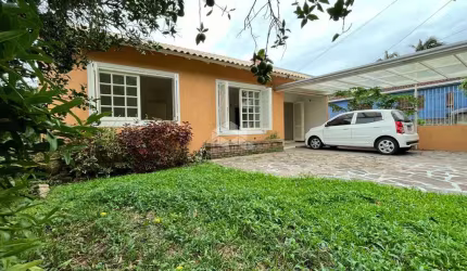 Casa com 2, sendo um suíte,2 churrasqueiras, pátio, no bairro Vila Nova,Novo Hamburgo Aceita Financiamento e FGTS como entrada.