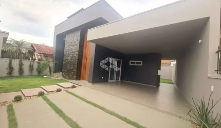 Casa 3 dormitórios, 1 suíte, 2 banheiros, sala, cozinha, lavanderia, garagem, aceita financiamento bancário e FGTS.