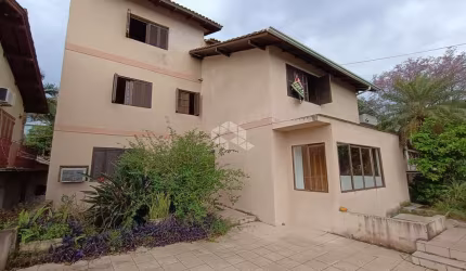 2 amplas casas com 2 suítes e 3 dormitórios cada
