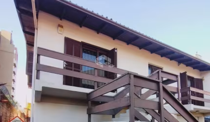 Casa com 3 Quartos e 2 banheiros, com 203 metros, no bairro Patria Nova em Novo Hamburgo