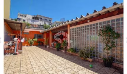 NO CORAÇÃO DO BELA VISTA CASA AMPLA  EM LOTE GRANDE