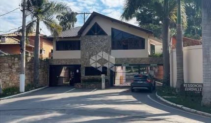 Cond Euroville / Fazendinha - Lote 1.032 m² rua plana/sem saída, fundos APP