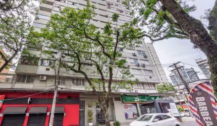 Apartamento com 3 dormitórios  na Dr. Timóteo esquina com a 24 de Outubro, reformado, ótima orientação solar