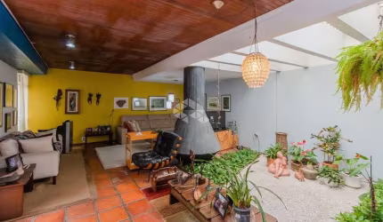 Casa com 3 quartos  no Bairro Chácara das Pedras.