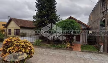 Vende -se terreno com 1 casa em ótima localização no bairro jardim floresta.