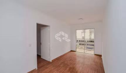 Apartamento reformado com 71m privativos 3 quartos e 1 vaga no bairro Passo da Areia