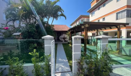CASA DE ALTO PADRÃO PRÓXIMA À PRAIA - MOBILIADA E COM PISCINA
