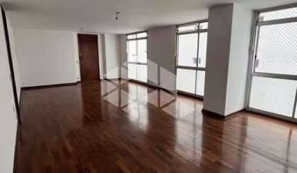 Apartamento em Higienópolis com 180m², 4 dormitórios, sendo 1 suíte, 2 vagas.