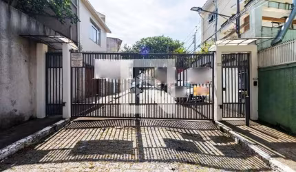 Casa de Vila na Vila Mariana - Em Rua Fechada legalizada com Alvará - REFORMADO.