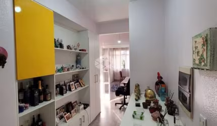 Apartamento na Vila Buarque com 58m², 2 dormitórios, sem vaga, próximo ao metrô.