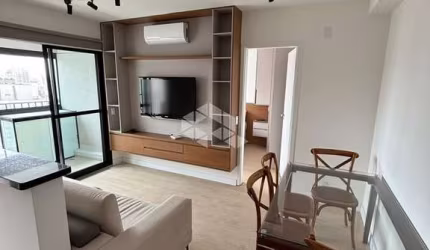 Apartamento com 1 dormitório, 41m², varanda, totalmente mobiliado, e 1 vaga, na Vila Buarque.