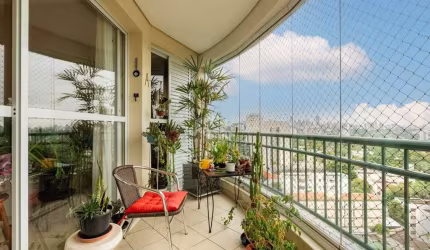 Apartamento  no Alto de Pinheiros com 96m², 3 dormitórios, sendo 1 suíte, varanda, 2 vagas.