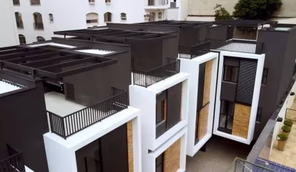 Sobrado novo em condomínio Fechado em Santa Cecília, com 165m², 2 suítes, 2 vagas, ótima localização.