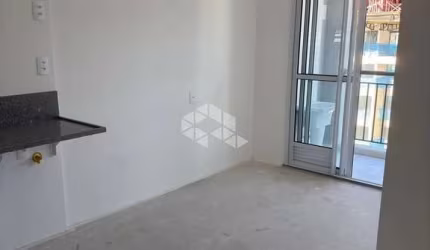 Baixou o preço! Apartamento com 2 dorms, varanda e vaga de garagem na Lapa!