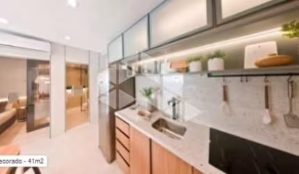 Apartamento Garden com 84 m2, 1 dormitório e living ampliado na Aimberê!