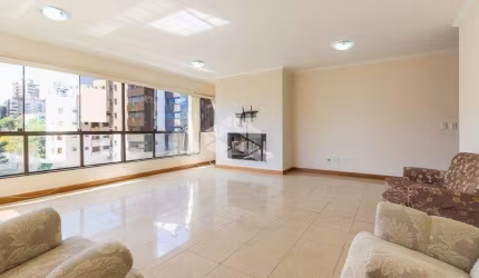 Apartamento com living amplo em frente ao clube União