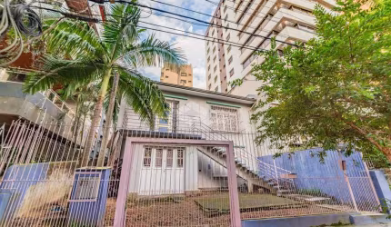 Casa em zona nobre.