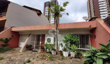 Casa de 03 dormitórios no bairro Chácara das Pedras, em Porto Alegre