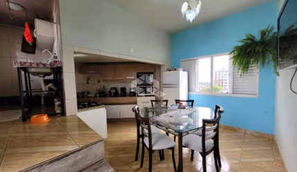 Casa de 03 pisos e cobertura com03 dormitórios no bairro Vila Jardim