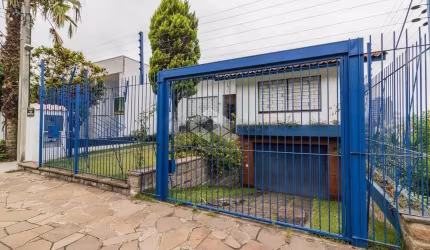 Casa Residencial ou Comercial  com 300m² à venda no bairro Boa Vista em Porto Alegre.