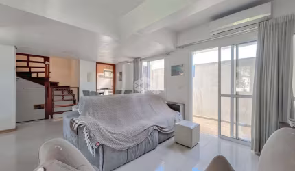 Ótimo sobrado em condominio Fechado com 03 casas 128m² no Jardim Sao Pedro