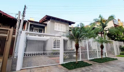 Casa à venda com 4 dormitórios e 325 m² no bairro Jardim Lindóia em Porto Alegre