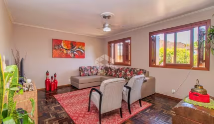 Casa à venda com 4 quartos 202 m² no Bairro Partenon