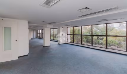 Sala comercial de 500m² com 03 vagas de garagem no bairro Moinhos de Vento
