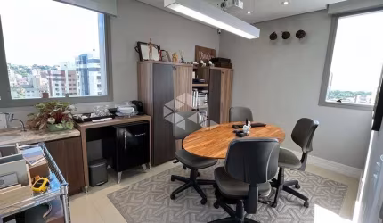 Conjunto comercial de 54m2 divididos em  3 salas, 2 banheiros e copa.